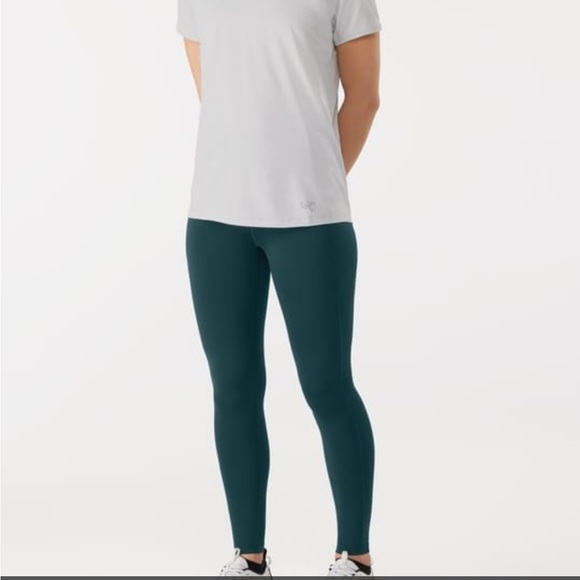 Arc'teryx Women's Essent High Rise Leggings - Picture 2 of 12